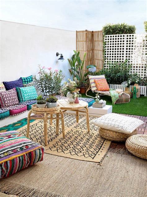 Puedes elaborar la sala de estar, baño y dormitorio de acuerdo a tu propio estilo. Una terraza decorada con encanto boho chic | Terrazas ...