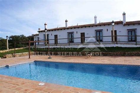 Lo que más sorprende de el hotel hacienda el santiscal en las puertas de la histórica villa de arcos de la frontera, en cádiz es la profusa historia. Casa rural Casas rurales Elanio Azul. Casa 4 personas ...