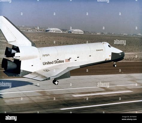 Space Shuttle Space Landing Hi Res Stock Photography And Images Alamy