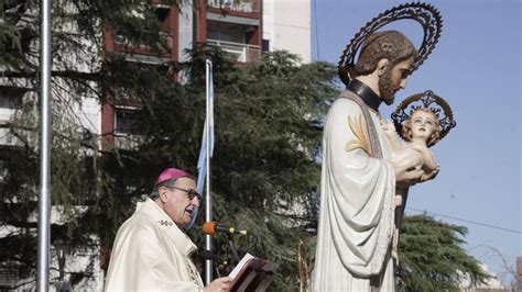 Los fieles peregrinaron junto a San Cayetano en un año signado por la