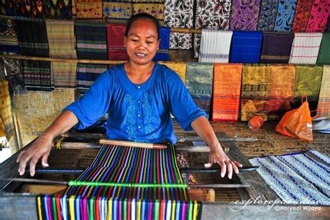 Sade Village Home Of Traditional Ikat Weaving From Lombok ~ Explore Paradise Explore Dont