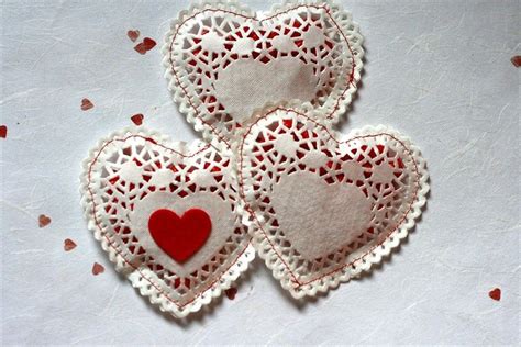 Diy Doilie Candy Hearts Valentines Diy Valentine Day Crafts Valentines