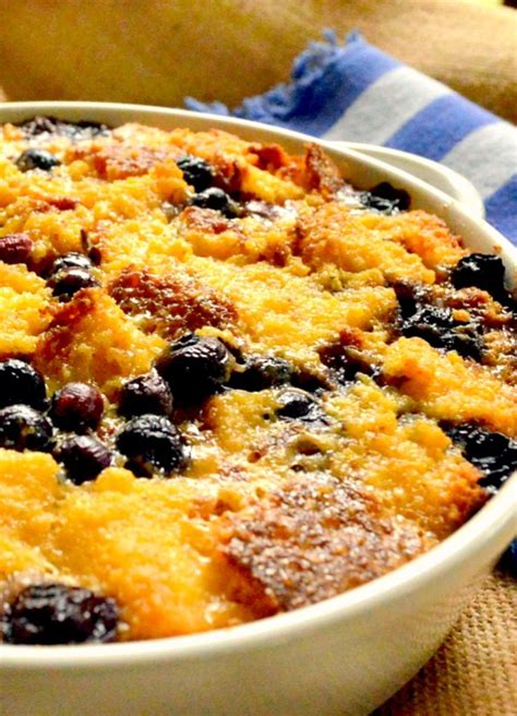 Sour cream contributes tangy flavor and a softer texture, and there are a ton of corn kernels to ensure you get several in each bite. Leftover Cornbread Dessert Recipes : Leftover Cornbread Pudding Recipe On Wegottaeat - These ...