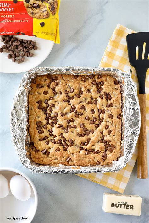 Malted milk powder tenderizes the cookies, while boosting the lactose content of the dough, so they brown more flavorfully in the oven. Easy Chocolate Chip Cookie Bars | Recipes.RED
