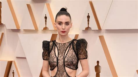 Bild mickey rooney, roy rowland. Erste Bilder: Hier versteckt Rooney Mara ihren Babybauch ...