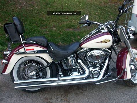 List related bikes for comparison of specs. 2007 Harleydavidson Softail Deluxe.