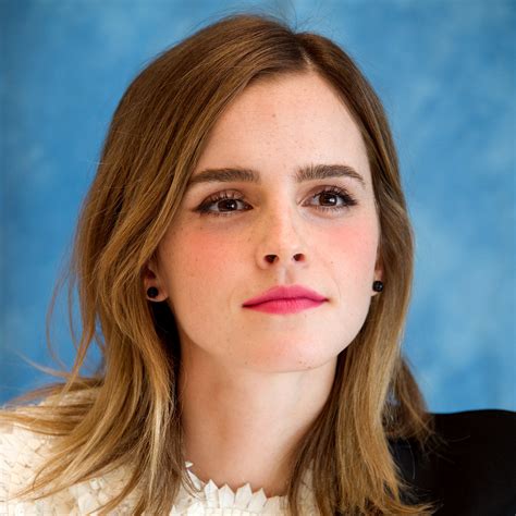 Emma Watson Lleva Un Bikini Rosa Neón En Una Playa De Italia Vogue México Y Latinoamérica