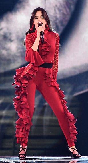 Mtv Ema 2017 Camila Cabello Puts On Sexy Performance Daily Mail Online