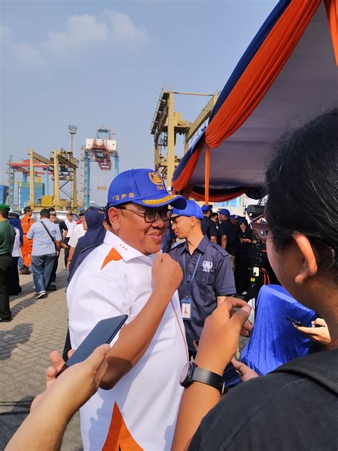 Amin memutar mundur ingatannya saat keluhan sopir disampaikan langsung kepada presiden joko widodo. Komite Keamanan Pelabuhan Tanjung Priok Gelar Apel Siaga