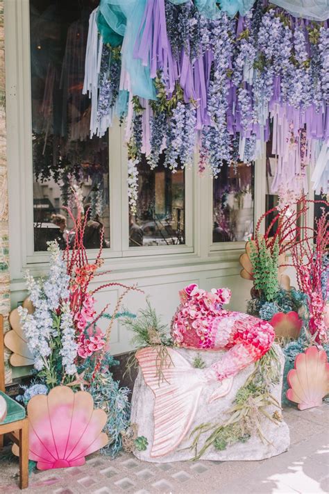 68 burcham street london england e14 0sh united kingdom. Chelsea Flower Week Floral Installations 2019 | Early ...