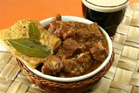 Il caffè alla valdostana è una bevanda alcolica che ha come ingrediente base il caffè e si prepara nella coppa dell'amicizia! Carbonade alla fiamminga