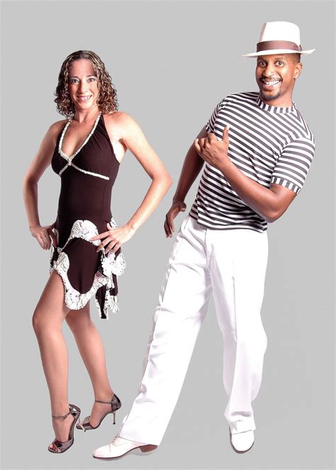 This opens in a new window. Professores da Dança dos Famosos dão aulas gratuitas no ...