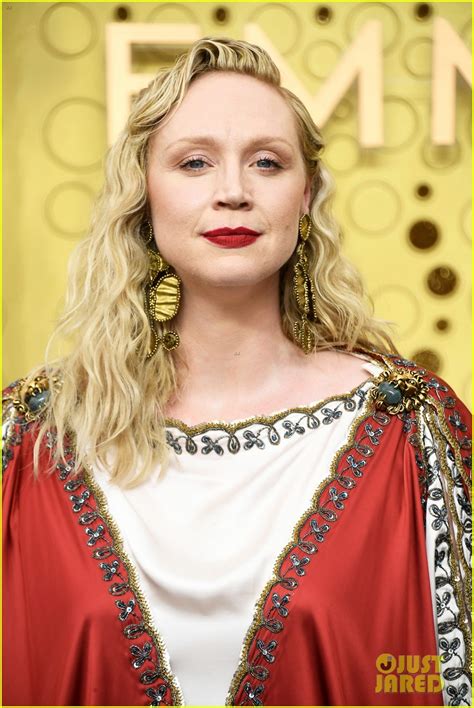Gwendoline Christie S Emmys Dress Looks Like A Game Of Thrones Costume Photo