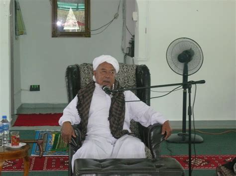 Selanjutnya yang membentuk peribadi haji abdur rahman limbong menjadi seorang sufi dan pejuang jihad ialah tok ku paloh, ulama terengganu yang terkenal. CAHAYA KEHIDUPAN TAUHID: AL FATIHAH- Tuan Guru Haji Abdul ...