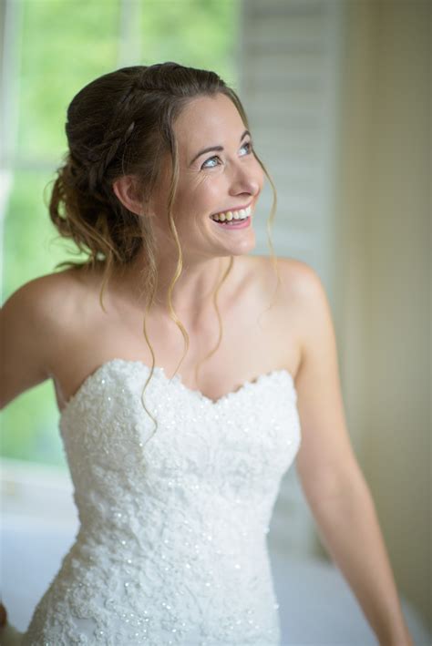 Find the perfect wedding dress for your big day. Maggie Sottero Emma Second Hand Wedding Dress - Stillwhite