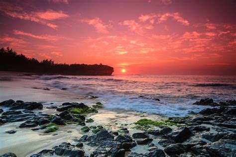 Kauai Shipwreck Beach Sunrise Photograph By Sam Amato