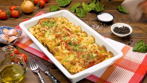 Gefüllte Pfannkuchen mit Hackfleisch und Spinat