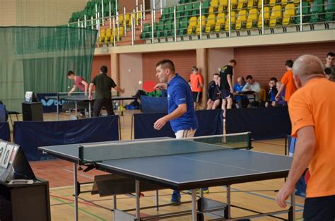 Tenis stołowy narodził się anglii w latach 80. Tenis stołowy gminy Puck 2015. 4 turniej: Dariusz Białk i ...