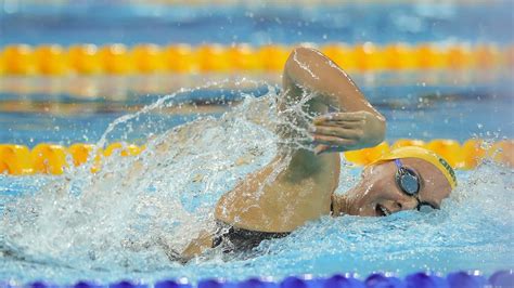 Ariarne titmus (born 7 september 2000) is an australian swimmer. Tasmanian swimmer Ariarne Titmus breaks world swimming ...
