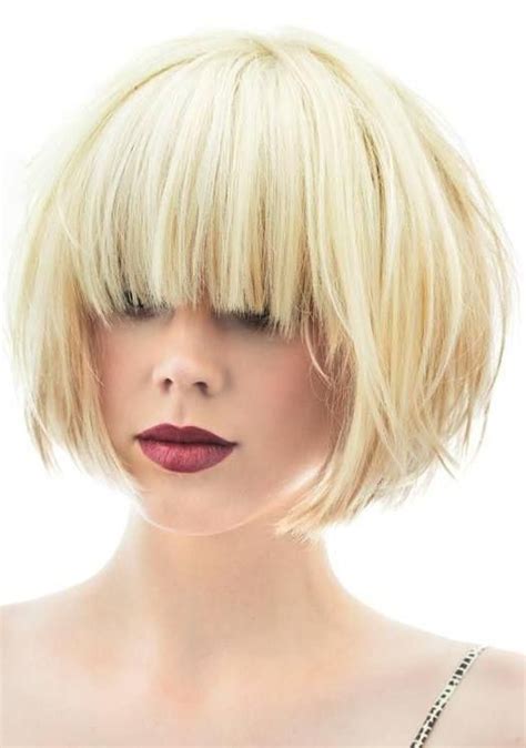 The bluntness of the ends gorgeously emphasizes the jaw area and brings a strong and flattering look to its wearer. Pin by Shelli Quinn on Hair | Nails | MakeUp | Blunt bob ...