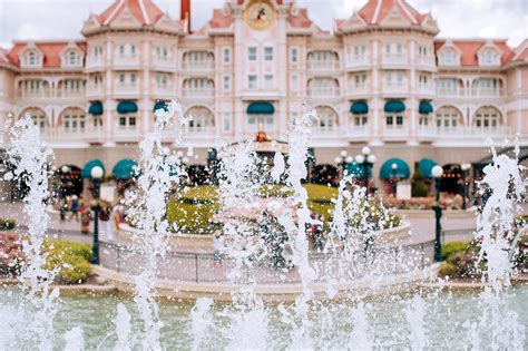 (4) for example, if you arrive at disneyland paris on 8 july, you can cancel or change your booking without fees (excluding insurance and/or transport fees, if applicable), until 1 july before midnight. Disneyland Paris: Die aktuellsten Preise, die neuesten ...
