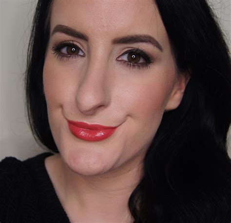 Pretty Makeup Look For Spring Glowing Skin And Glossy Lips