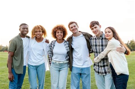 Premium Photo Group Of Multiracial Young People Standing Together And