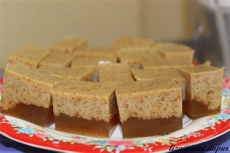 The gula melaka (palm sugar) and santan (coconut milk) combination is one of the more popular flavour. INTAI DAPUR: Agar Agar Gula Melaka / Nise...