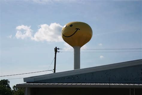 Smiley Face Water Tower In Atlanta Illinois Silly America