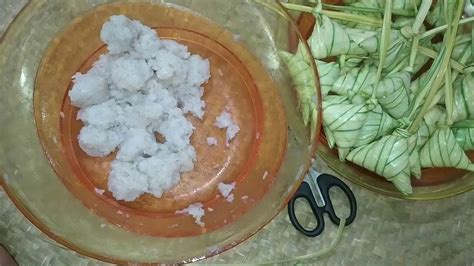 Video ini menunjukkan cara merebus / memasak ketupat segera menggunakan periuk noxxa. KETUPAT PALAS TERENGGANU / CARA MEMBUNGKUS KETUPAT PALAS ...