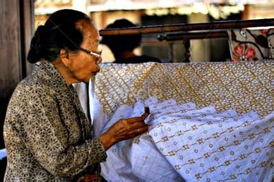 Belajar memotong kain brokat amp menjahit baju brokat. 8 Cara Menjahit Membuat Baju Dari Kain Batik Wanita & Pria Modern - Konbos