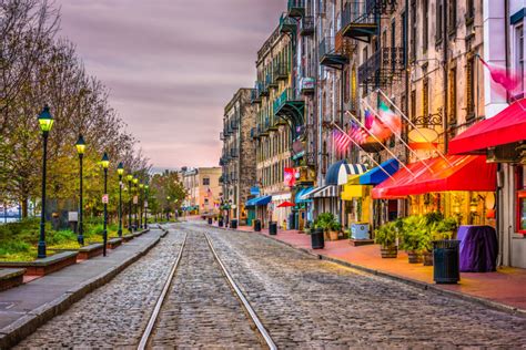 Experience the Beauty of Savannah’s River Walk - elitetraveljourneys.com