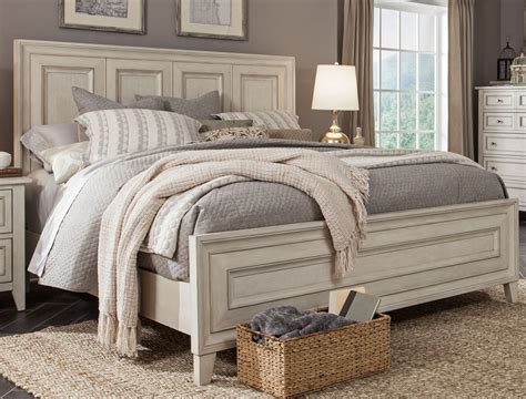 White Casual Traditional 6 Piece King Bedroom Set