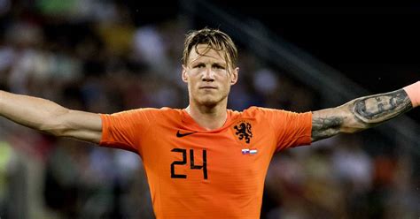 Met wie is wout weghorst aan het daten in heeft wout weghorst officiële sociale media profielen? Absentie Weghorst bij Oranje roept steeds meer discussie ...