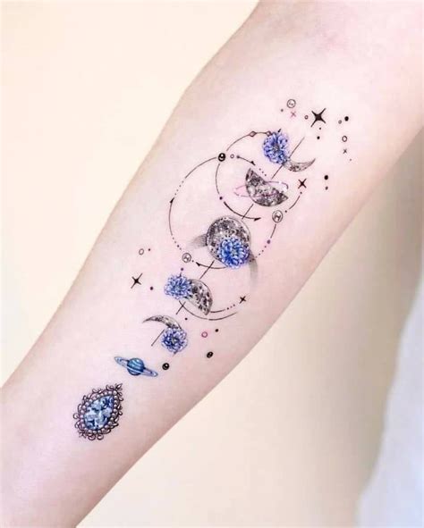 5 TOP 5 Tatuajes De Fases Lunares En Tonos Azulados Con Flores Y