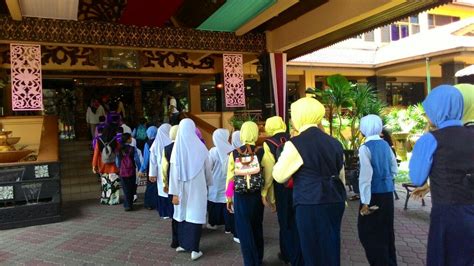 Lawatan yang dijadualkan bermula sabtu hingga rabu ditangguhkan kerana beliau mahu memantau misi mencari pesawat mh370. UNIT BIMBINGAN DAN KAUNSELING SKPTLDM 1: LAWATAN SAMBIL ...