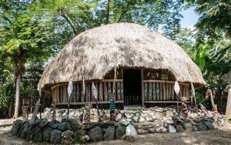 Rumah ini tidak hanya digunakan oleh masyarakat suku dani sebagai tempat tinggal saja, tetapi juga sebagai tempat untuk mempelajari banyak hal. 5 Rumah Adat Papua dengan Fungsi dan Keunikannya