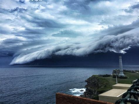 Incredibly Apocalypic Clouds Rolls Over The Coast Of Sydney