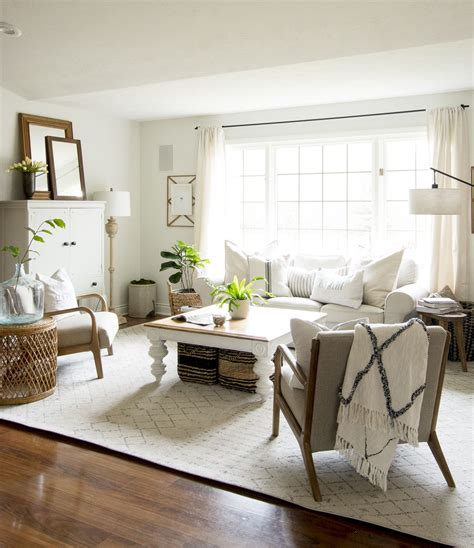 A gallery featuring a wide variety of sophisticated living room designs featuring leather furniture. How to Get the Modern Farmhouse Living Room Look ...