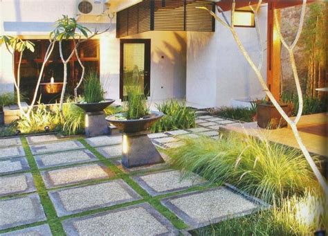 Desain rumah minimalis 2 lantai c. Memilih Batu Alam Untuk Desain Taman Minimalis