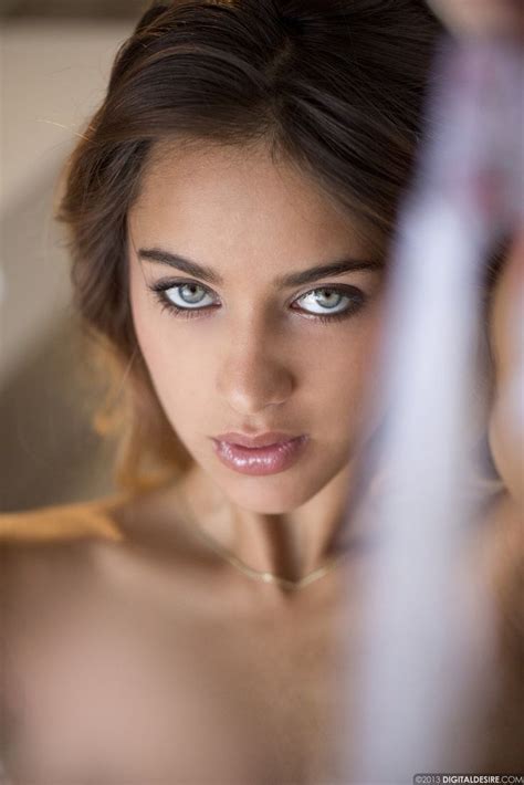 Beautiful Uma Jolie And Her Hypnotic Alluring Eyes Beautiful Eyes
