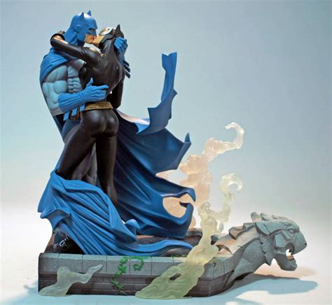 Toyhaven Preview Dc Collectibles Batman Hush Graphic Novel Batman Catwoman The Kiss Statue