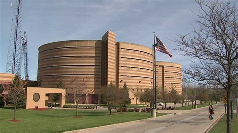 Woman accused of sexually assaulting teen, showing photos of assault to