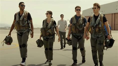 Top Gun Maverick Featurette Shows Cast Go Through Intensive Flight