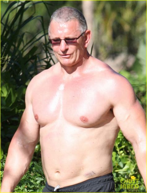 Celebrity Chef Robert Irvine Goes Shirtless In Hawaii Photo