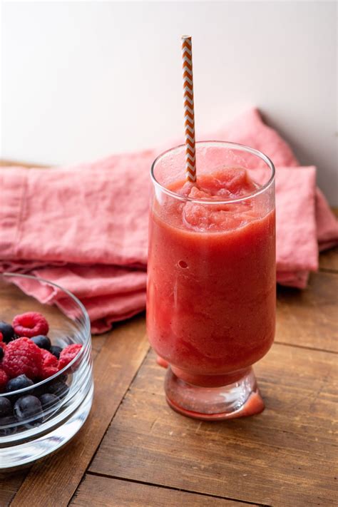 Watermelon Strawberry Smoothie Recipe — The Mom 100