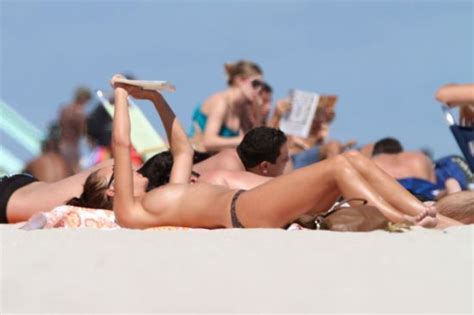 Gros Boulons Magazinerosie Jones Topless La Plage