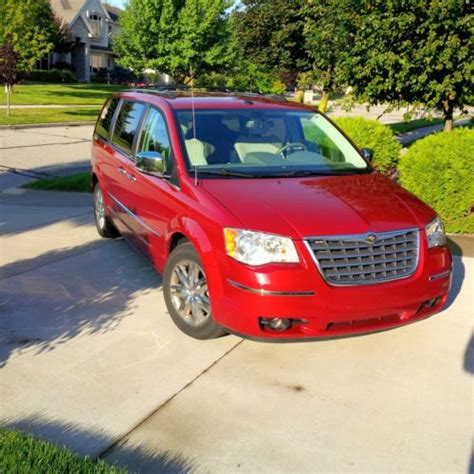Purchase Used 2010 Chrysler Town And Country Limited In Mount Pleasant