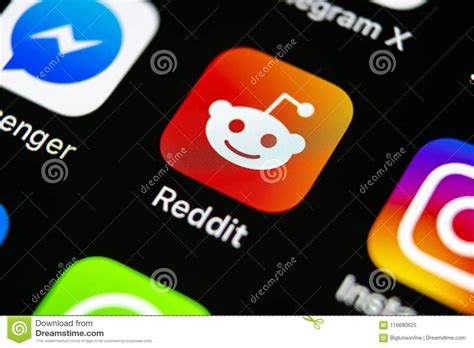 Apple's ios 14 update means iphone users can now get really creative with how their app icons look on their home screen. Reddit Application Icon On Apple IPhone X Smartphone ...
