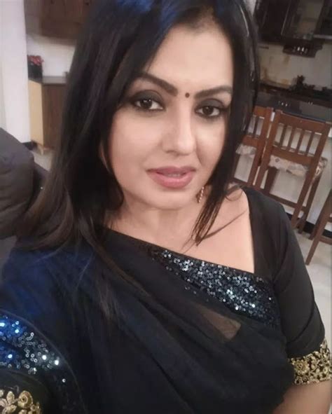 50 Hot Selfie Pics Of Sona Heiden In Sarees Popular Hot South Indian Actress